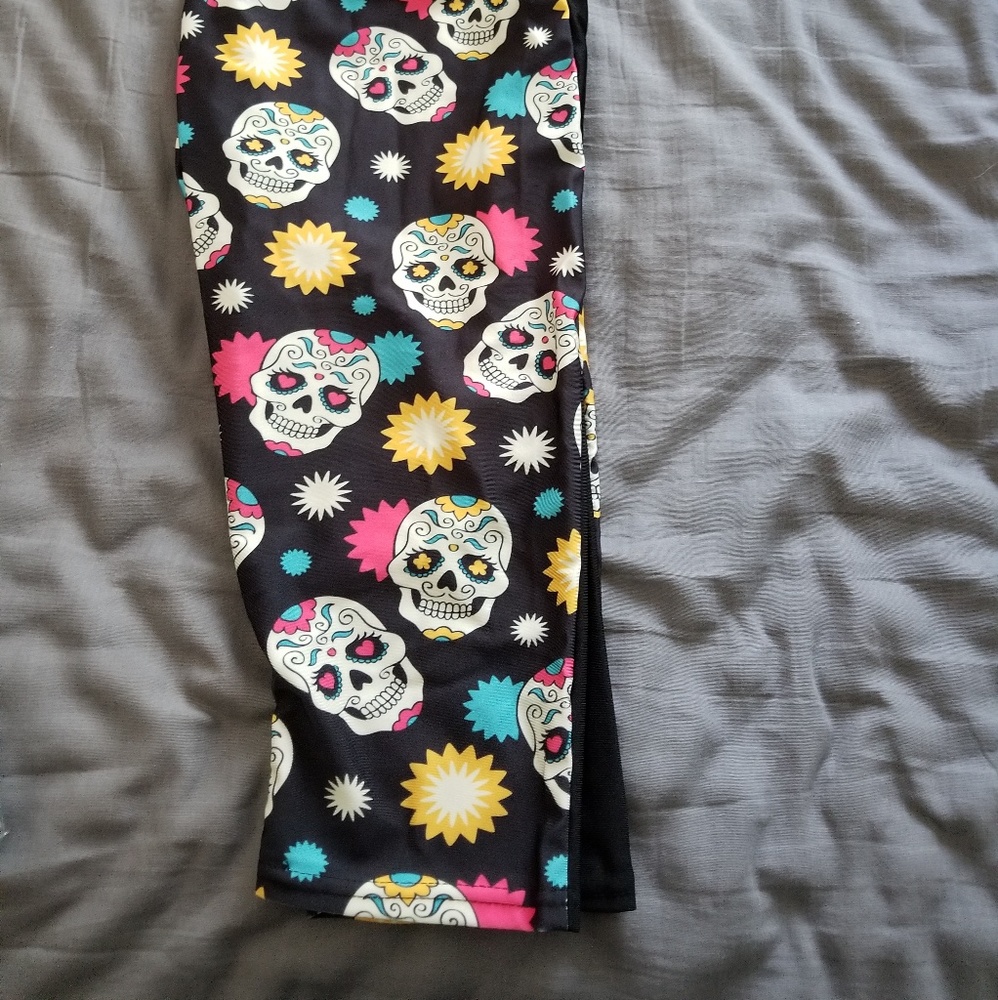 Active wear sugar skull